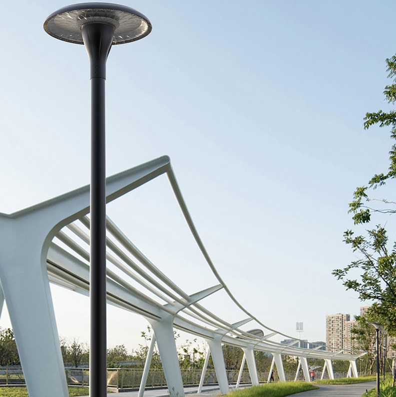 ما هي مسافة التركيب النموذجية بالأمتار لأعمدة الإنارة الشمسية؟